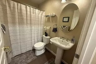 1360 Shady Ln, Turlock, CA 95382 - Photo 5