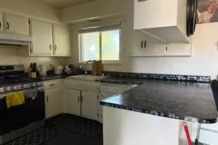 4304 Greenwich Cir, Sacramento, CA 95823 - Photo 5