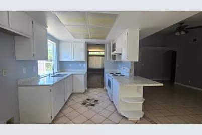 8266 Summer Sunset Drive, Sacramento, CA 95828 - Photo 9