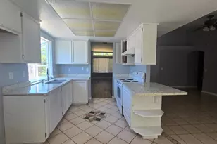 8266 Summer Sunset Dr, Sacramento, CA 95828 - Photo 9