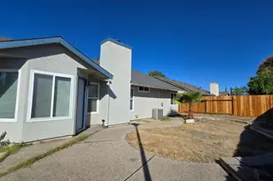 8266 Summer Sunset Dr, Sacramento, CA 95828 - Photo 19