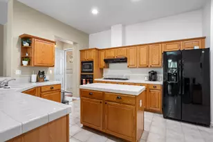 9293 Fox Springs Way, Elk Grove, CA 95624 - Photo 5