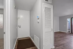 2201 Woodside Ln, Sacramento, CA 95825 - Photo 5