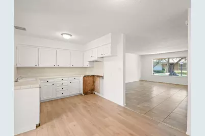 3725 N Fruit Avenue #B, Fresno, CA 93705 - Photo 11