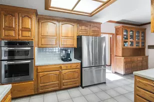 857 Lake Front Dr, Sacramento, CA 95831 - Photo 17