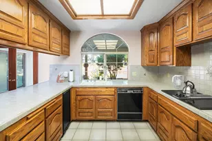 857 Lake Front Dr, Sacramento, CA 95831 - Photo 15