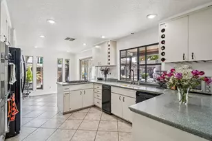 1602 Venetian Dr, Stockton, CA 95207 - Photo 11