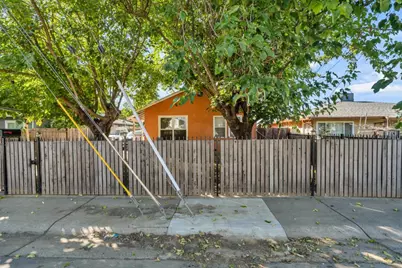 4526 Del Norte Boulevard, Sacramento, CA 95820 - Photo 1