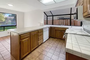 26 Marina Grande Ct, Sacramento, CA 95831 - Photo 17