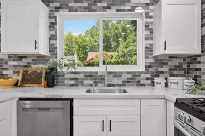 2725 Harkness Street, Sacramento, CA 95818 - Photo 9