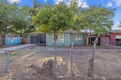 2452 S Holloway Avenue, Fresno, CA 93725 - Photo 1