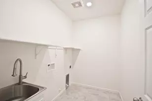 718 Crow Crk Cir, Galt, CA 95632 - Photo 15