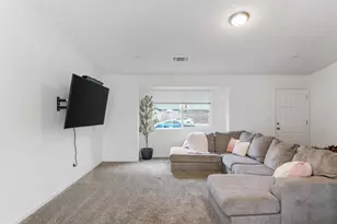 7418 W Meadowlark Ct, Winton, CA 95388 - Photo 9