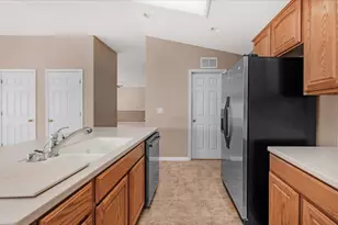 1947 Hampton, Hanford, CA 93230 - Photo 23