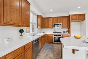 660 Bramblewood Ave, Lathrop, CA 95330 - Photo 11