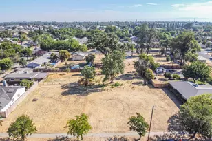 835 W 10th St, Merced, CA 95341 - Photo 1