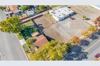 724 S Gateway Drive, Madera, CA 93637 - Photo 11