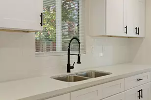 2036 Del Rio Dr, Stockton, CA 95204 - Photo 7