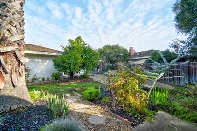 6956 Los Cerros Drive, Sacramento, CA 95831 - Photo 21