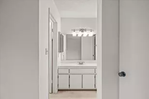 4002 Oak Villa Cir, Carmichael, CA 95608 - Photo 23