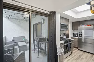 6540 Hayvenhurst Ave, Van Nuys, CA 91406 - Photo 19