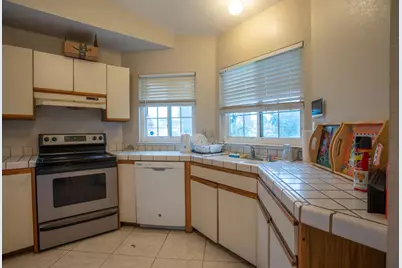 8069 Halkeep Way, Sacramento, CA 95823 - Photo 5