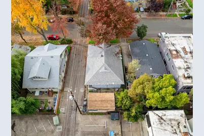 2215 17th Street, Sacramento, CA 95818 - Photo 31