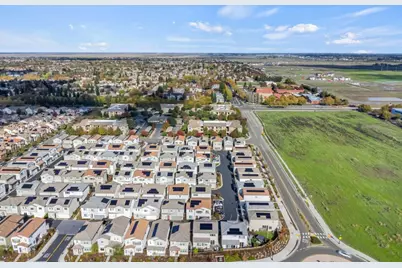 1619 Bronzewick Ln, Sacramento, CA 95834 - Photo 35