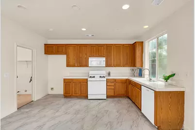 2325 S Creekside Drive, Los Banos, CA 93635 - Photo 17