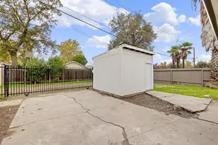 2449 Empress St, Sacramento, CA 95815 - Photo 41