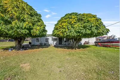 633 W Greenway Avenue, Turlock, CA 95380 - Photo 1