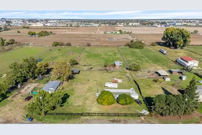 633 W Greenway Avenue, Turlock, CA 95380 - Photo 11