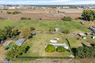 633 W Greenway Ave, Turlock, CA 95380 - Photo 11