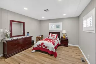 N Maple Leaf Ln, Sacramento, CA 95828 - Photo 17