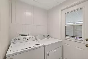 N Maple Leaf Ln, Sacramento, CA 95828 - Photo 13