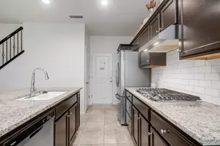 6280 E Vly Edge Dr, Fresno, CA 93727 - Photo 7