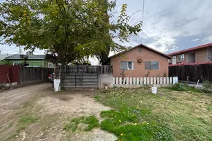 39 W J St, Los Banos, CA 93635 - Photo 3