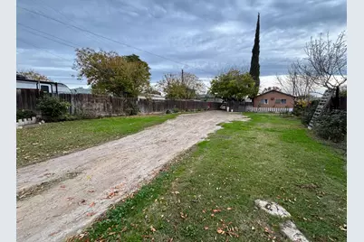 39 W J Street, Los Banos, CA 93635 - Photo 5
