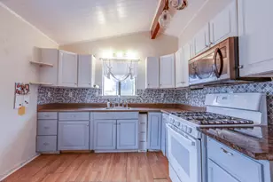 1570 E 26th St, Merced, CA 95340 - Photo 5