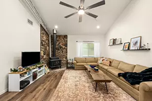 10315 Comstock Ln, Auburn, CA 95603 - Photo 13