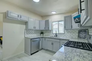 2328 Boxwood St, Sacramento, CA 95815 - Photo 11