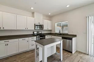 9224 Farmstead Cir, Roseville, CA 95747 - Photo 5