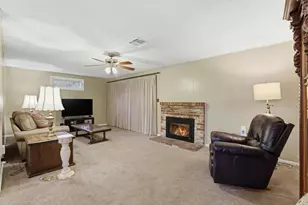 8945 Rosewood Dr, Sacramento, CA 95826 - Photo 5