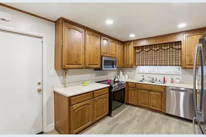 8945 Rosewood Drive, Sacramento, CA 95826 - Photo 11