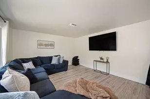 2005 Woodstock Way, Sacramento, CA 95825 - Photo 9