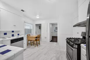 2751 Riverside Blvd, Sacramento, CA 95818 - Photo 9