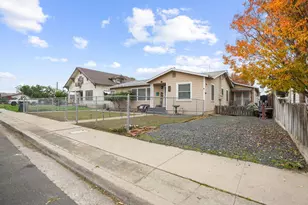 407 W H St, Oakdale, CA 95361 - Photo 3