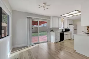 10885 Torrey Pines Dr, Auburn, CA 95602 - Photo 9