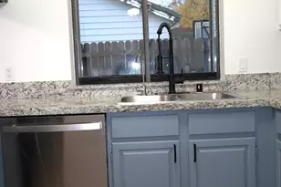 7613 Valley Wood Dr, Sacramento, CA 95828 - Photo 21