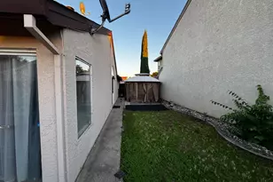 8716 Cord Way, Sacramento, CA 95828 - Photo 21